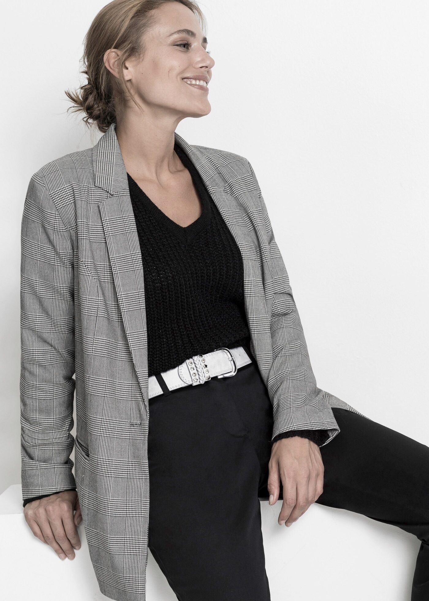 Hüftgürtel BONPRIX, Damen, Gr. 70, weiß, Lederimitat, unifarben, Gürtel Hüftgürtel, aus Polyurethan, mit Nieten- und Flechtdetail, im Casual Stil