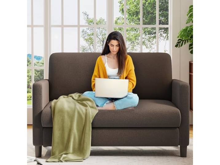 Welzona Sofa 2 Sitzer Klein, 130cm Teddy Kleines 2er Sofa für Wohnzimmer Bequemer Teddy-Stoffbezug, Werkzeugfreies Aufstellen, Bezüge Waschbar, 2-Seater Sofa für Schlafzimmer, Vollholz, Braun
