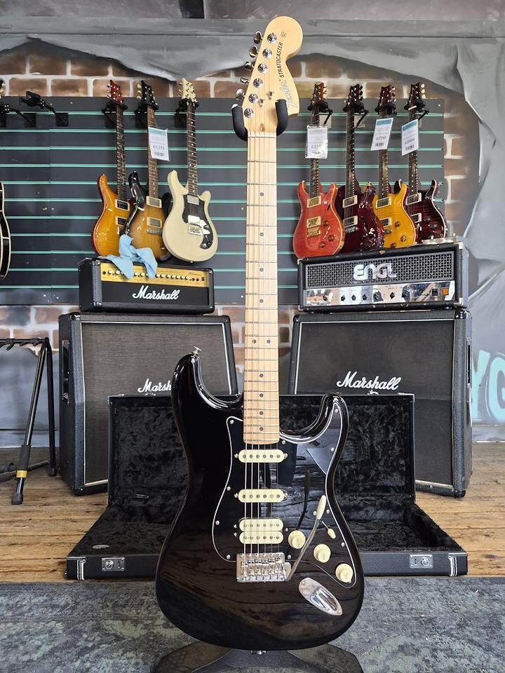 Fender American Performer Stratocaster HSS 2023 Gloss Black Electric Guitar   black gloss - Refurbished