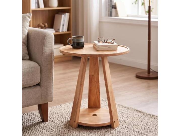 Beistelltisch Rund Aus Holz, 2 Ebenen mit Ablage, Sofatisch Fürs Wohnzimmer Erhöhter Rand, Offene Ablage und Stabile Dreiecksbasis für Sicheren Stand; Praktisch Neben Couch, Sessel Oder Bett Im Alltag