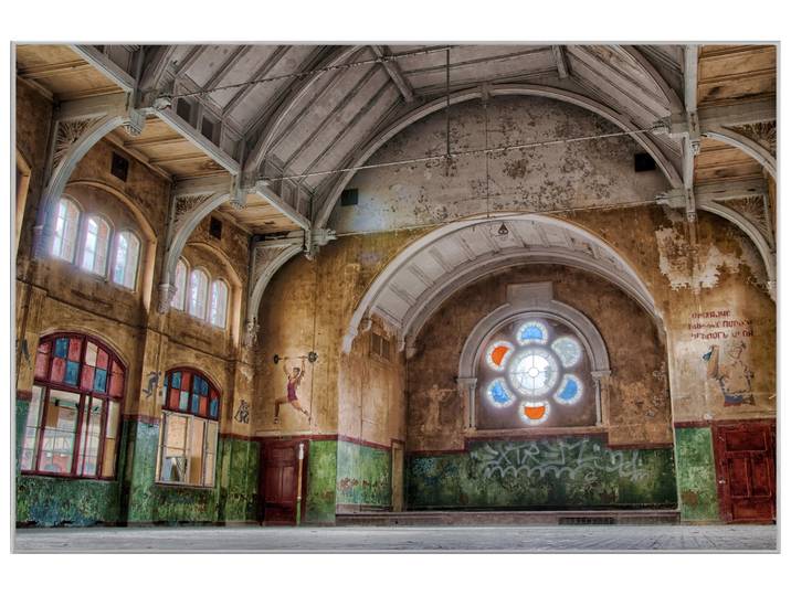 Bild mit Rahmen Lost Place Halle 1 image LAND