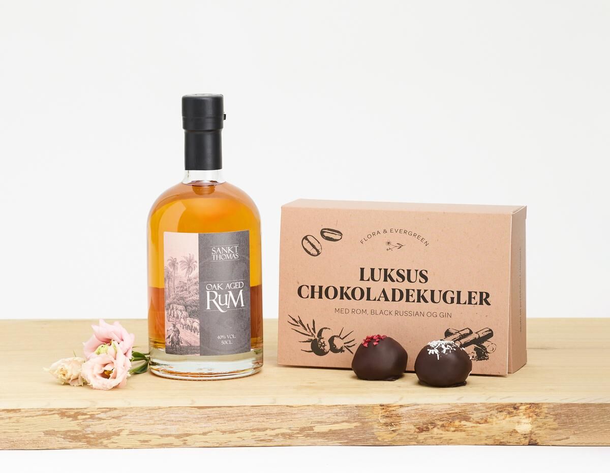 Rom og Flora og Evergreen Luksus chokoladekugler  Send Blomster  Interflora
