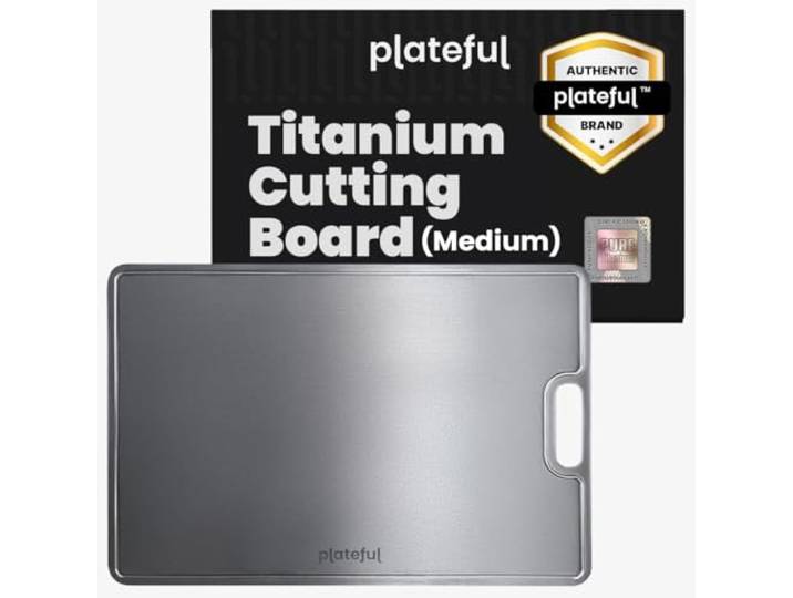 Plateful Titan-Schneidebrett mit Saftrille, lebensmittelecht (mittel) Kein Mikroplastik, lebenslange Haltbarkeit und lebensmittelechte Materialien machen dieses kleine Schneidebrett zu einem