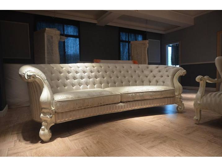 JVmoebel Chesterfield-Sofa Elegante Ledercouch in Weiß mit traditionellem Design und Komfort, Packung, Made in Europa
