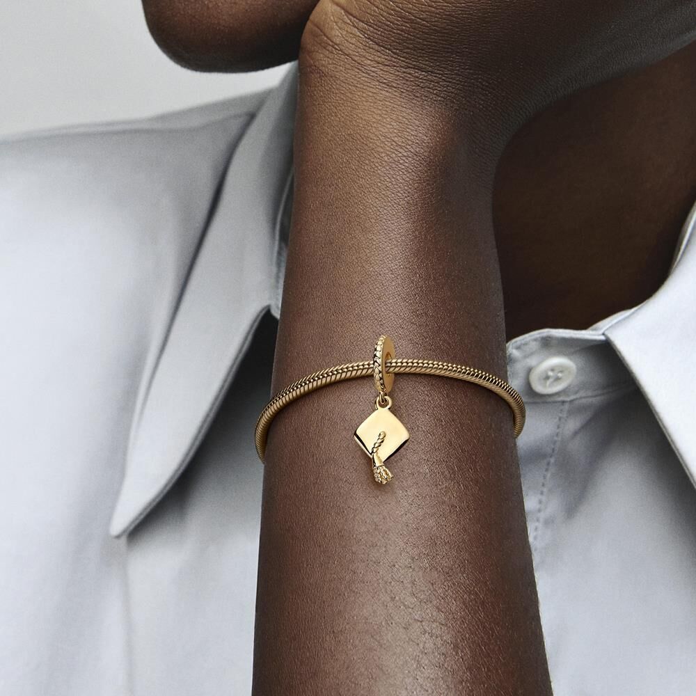 PANDORA Charm Anhänger Schulabschluss Mütze, vergoldet gold