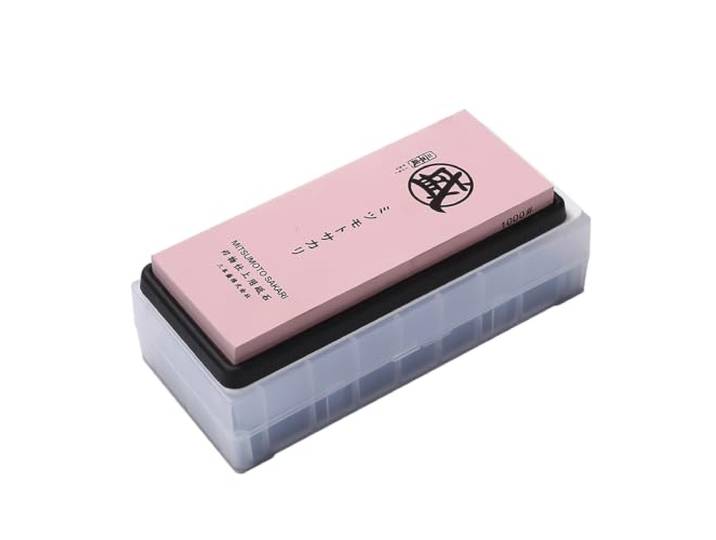 MITSUMOTO SAKARI Japanisches Schleifstein (2 Stück), 1000/3000 Körnung Professioneller Messerschärfer, Wetzstein aus Aluminiumoxidpulver, Rutschfeste TPR Unterlage, Breitere Schleiffläche