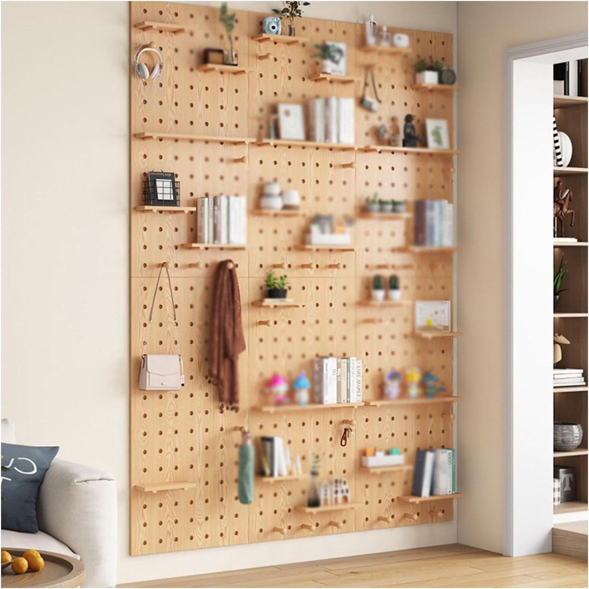 Houten Pegboard Wandorganizer met 2 Aanpasbare Planken in Houtkleur