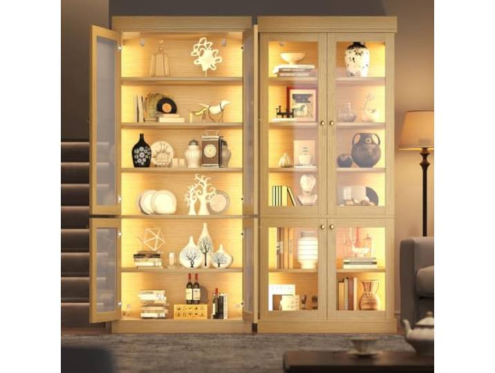 DUlVBPE Moderner Standhochschrank mit integrierter LED-Stimmungsbeleuchtung, Glasvitrine, durchdachter Innenaufteilung und Kippschutz, stabil, sicher und vielseitig für Zuhause,Naturbraun