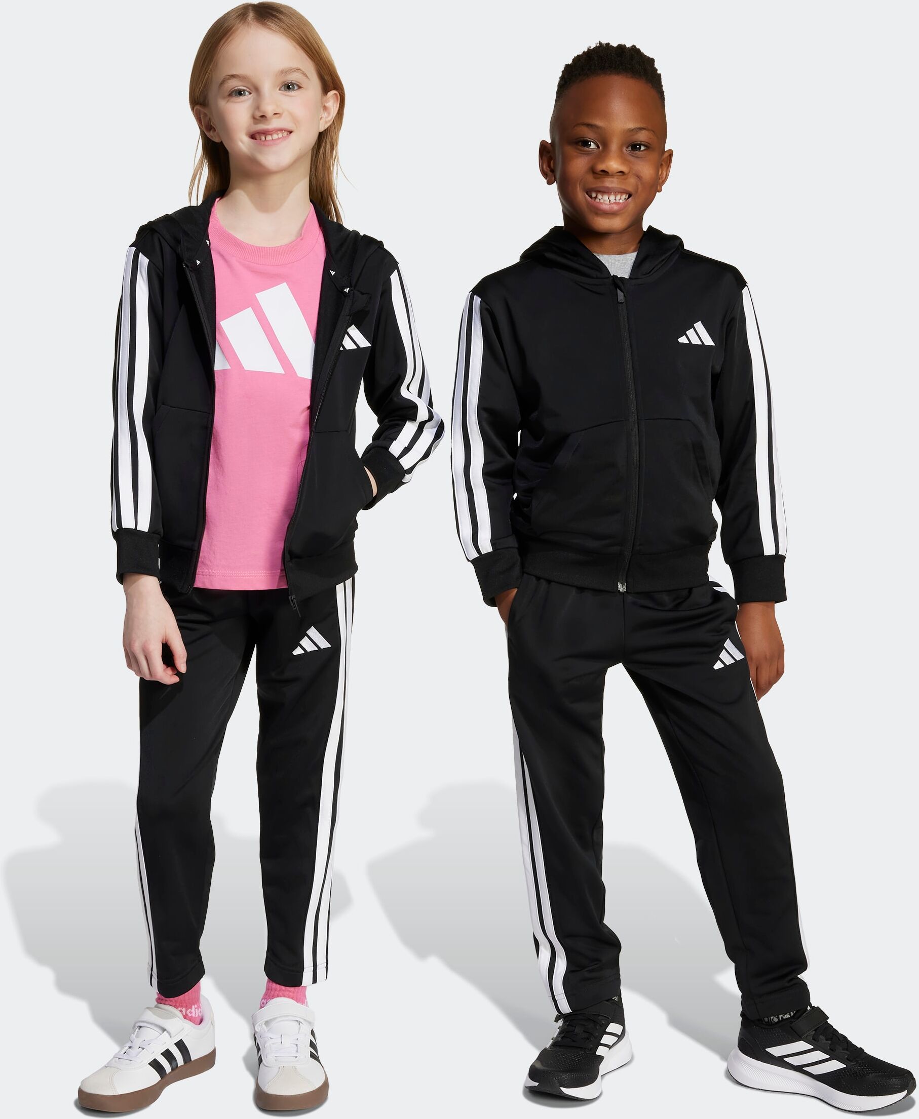 Trainingsanzug ADIDAS SPORTSWEAR "ESSENTIALS KIDS", Mädchen, Gr. 116, schwarz-weiss (schwarz, weiß), Obermaterial: 100% Polyester, Sportanzüge Trainingsanzug, mit 3-Streifen, aus weichem Trikotstoff, mit CLIMACOOL Technologie schwarz, weiß 116