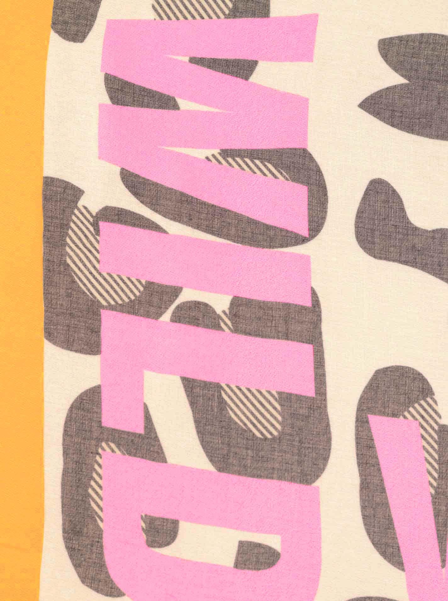 Schal ZWILLINGSHERZ "Wild Leo", Damen, bunt (orange), Obermaterial: 80% Polyester, 20% Viskose, Modetücher Schal, leichtes Material, grosser Leo-Print mit Schriftzug WILD, offene Kanten orange Einheitsgröße