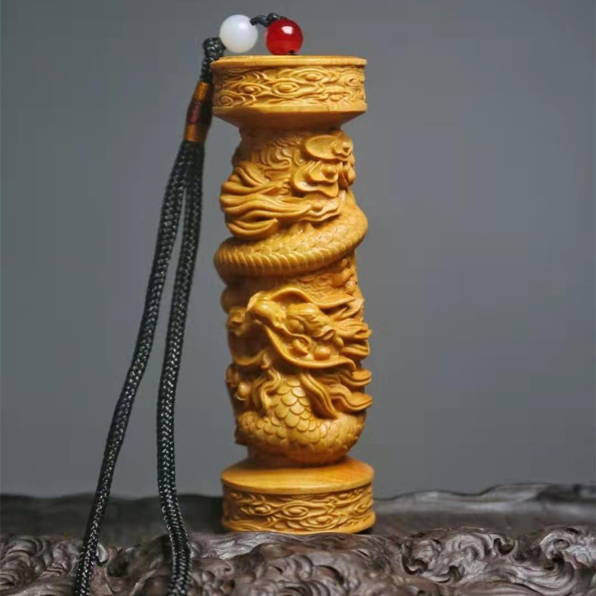 Handgesneden houten decoratief beeldje voor op tafel, houtkleur