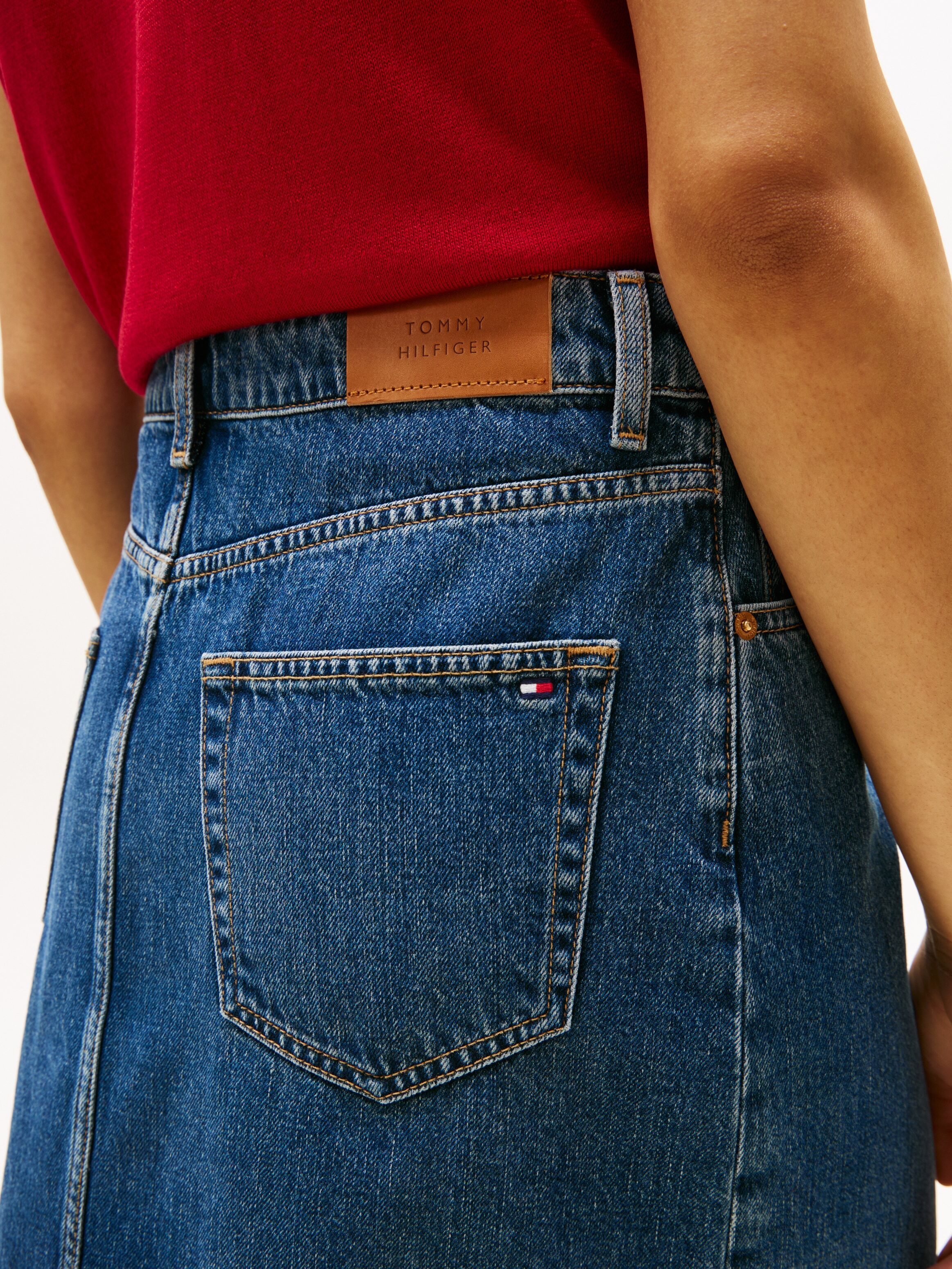 Jeansrock TOMMY HILFIGER "DNM DEE STRAIGHT KNEE RW SKIRT", Damen, Gr. 34, blau (dee), Web, Obermaterial: 100% Baumwolle, unifarben, straight fit kniefrei, Röcke Jeansrock dee 34