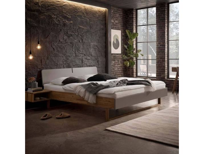 HOMELIV. Massivholzbett Ardin Komfort Wildeiche teilmassiv 180x200cm modern, Mit Kopfteil
