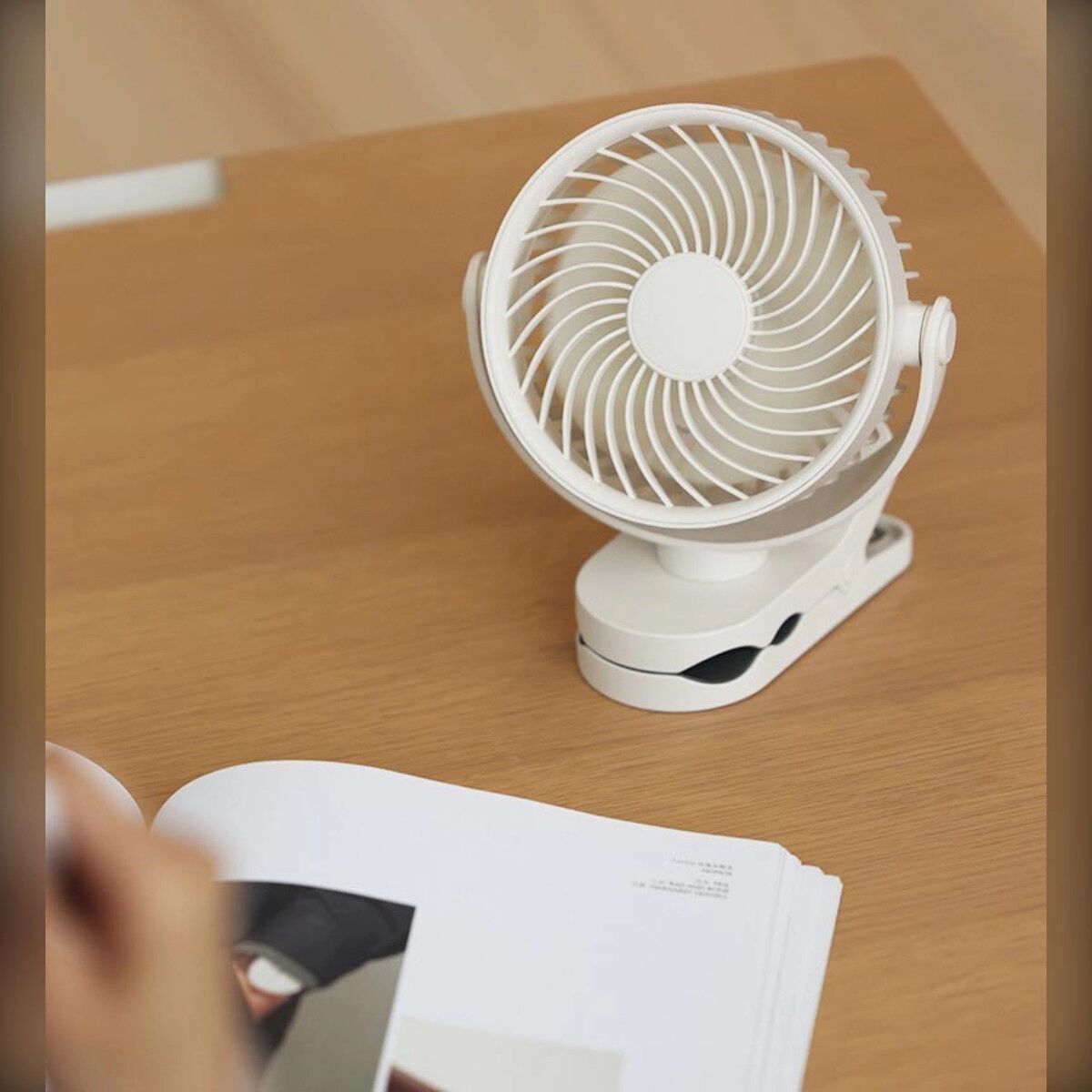 INF 3-in-1 wiederaufladbarer Clip-Ventilator – bürstenloser Motor, 4 Stufen, 2000mAh Akku, 360° Rotation Violett