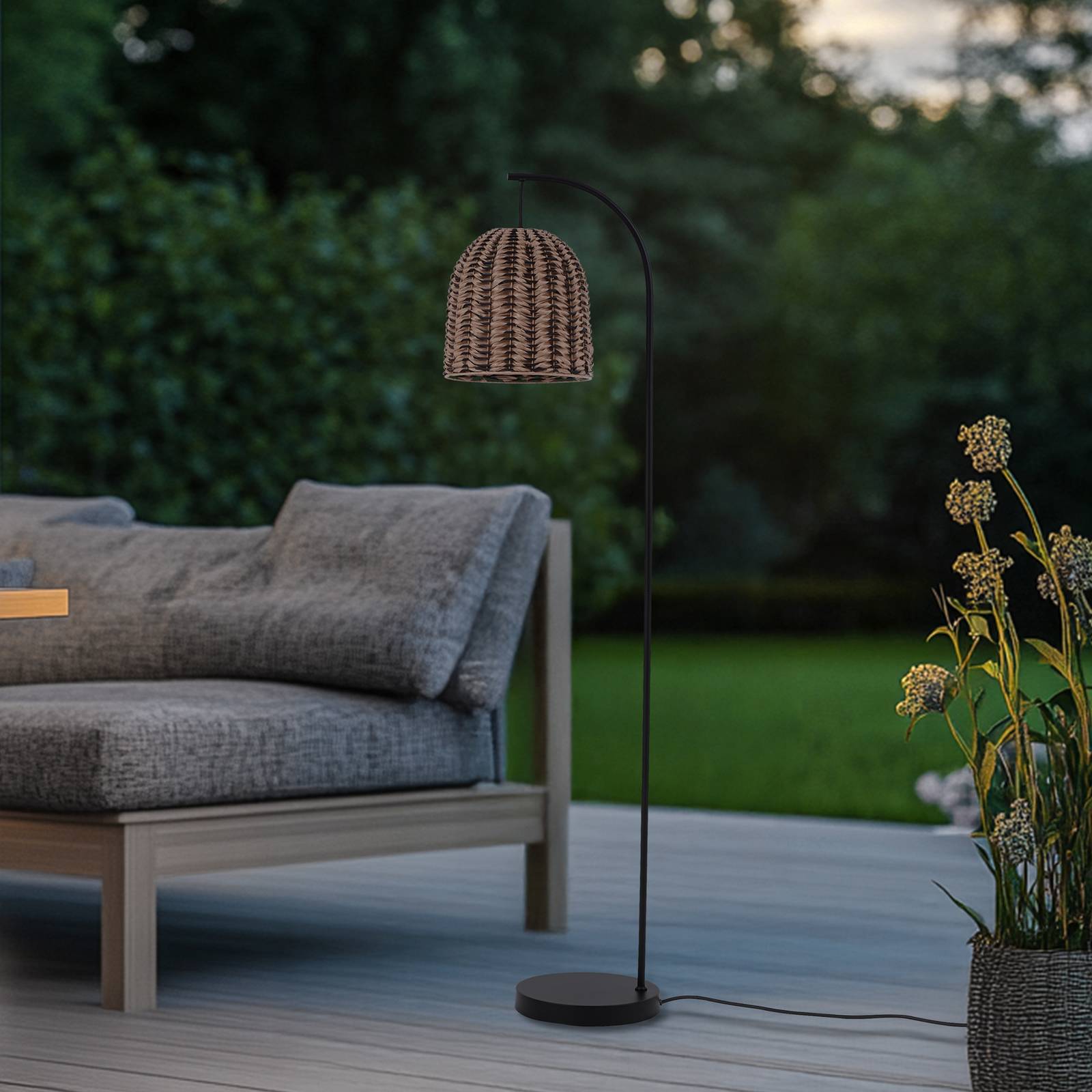 Lindby Außenstehleuchte Taryn, braun, Kunststoff, IP44 172cm Taryn, Holz hell, Kunststoff, Landhaus / Rustikal