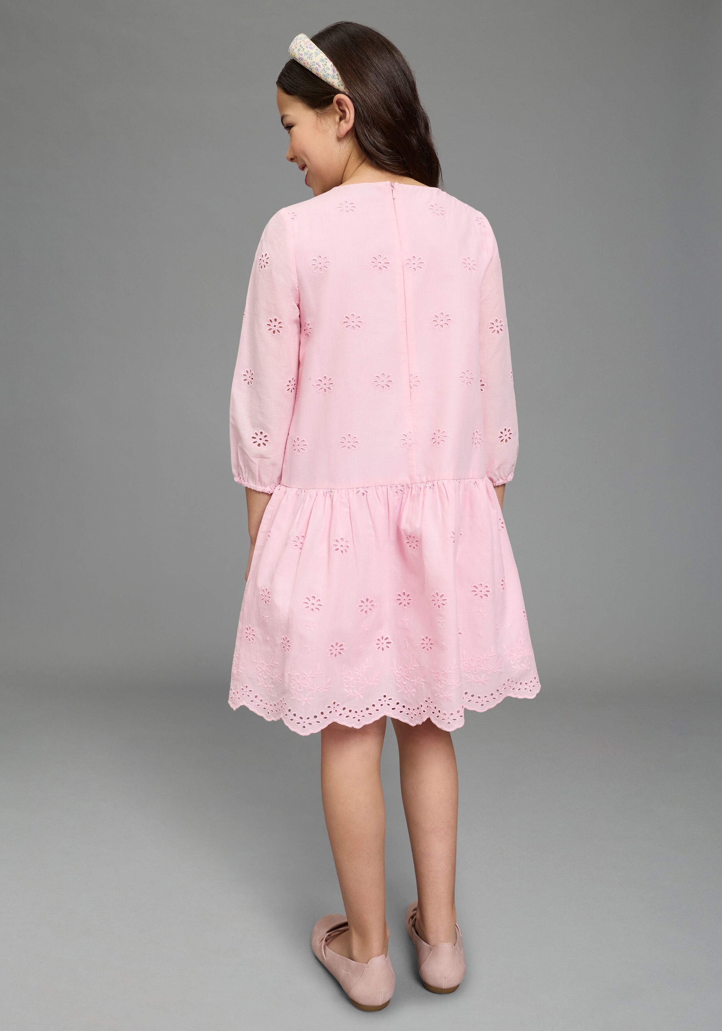 Spitzenkleid KIDSWORLD "Kleid mit Lochstickerei für Mädchen", Mädchen, Gr. 104, N-Gr, 3/4 Arm, Popeline, rosa, Popeline, Obermaterial: 100% Baumwolle, bestickt, ausgestellt, Rundhals, mit innenliegendem Gummizug, Kleider, aus Popeline und Web-Material, mi
