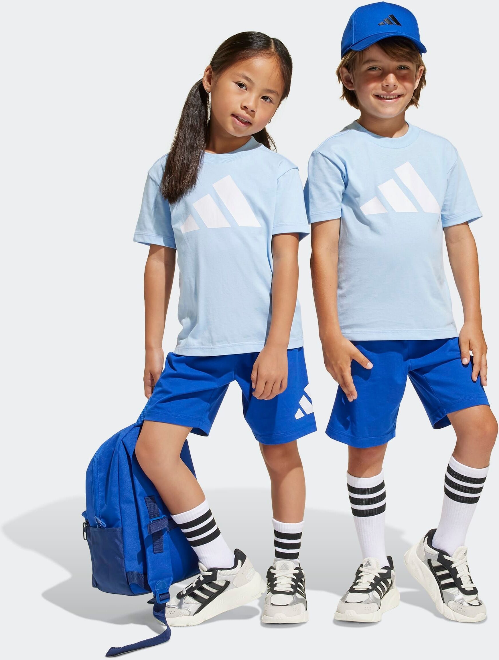 Trainingsanzug ADIDAS SPORTSWEAR "ESSENTIALS KIDS -SET", Mädchen, Gr. 104, blau (glow blau, weiß), Obermaterial: 100% Baumwolle, Sportanzüge Trainingsanzug, für Kinder, zweiteilig, aus Baumwolle glow blau, weiß 104
