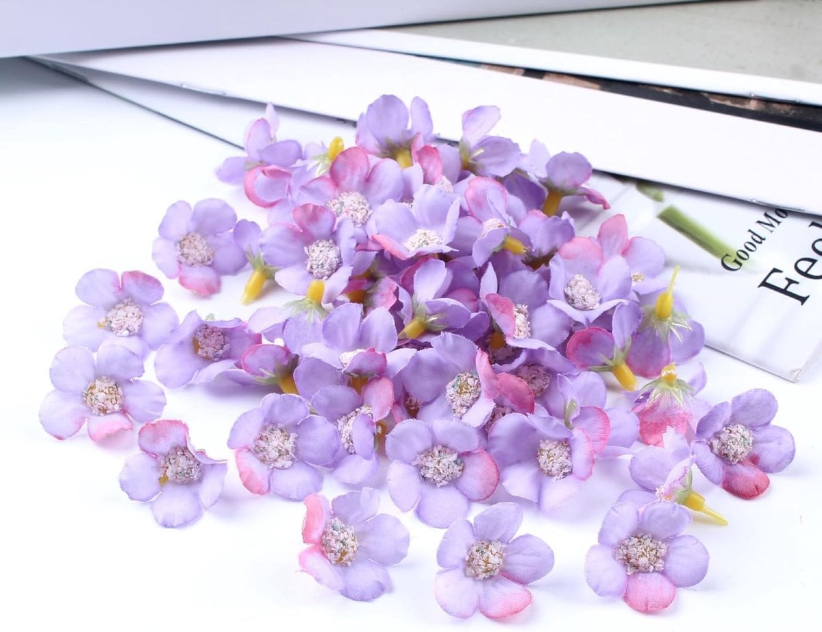 Paarse kunstbloemen Madeliefjes mini bloemkoppen voor bruiloft decoratie - 2 cm