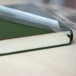 filmolux 610, Buchschutzfolie selbstklebend, für klebstoffabweisende Bucheinbände, glänzend, sehr hohe Anfangsklebkraft 36 cm | 25 m