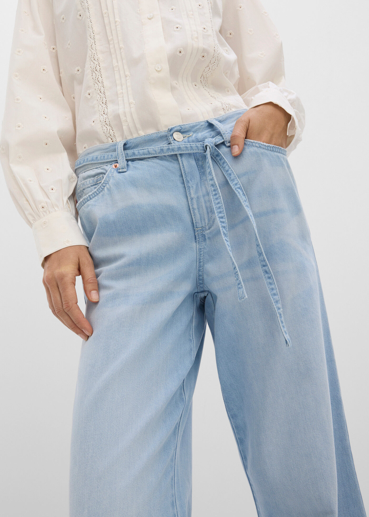 bonprix lockerer Loose Fit, low Stretch Denim, 5-Pocket-Design eisblau denim used 42, K-Gr