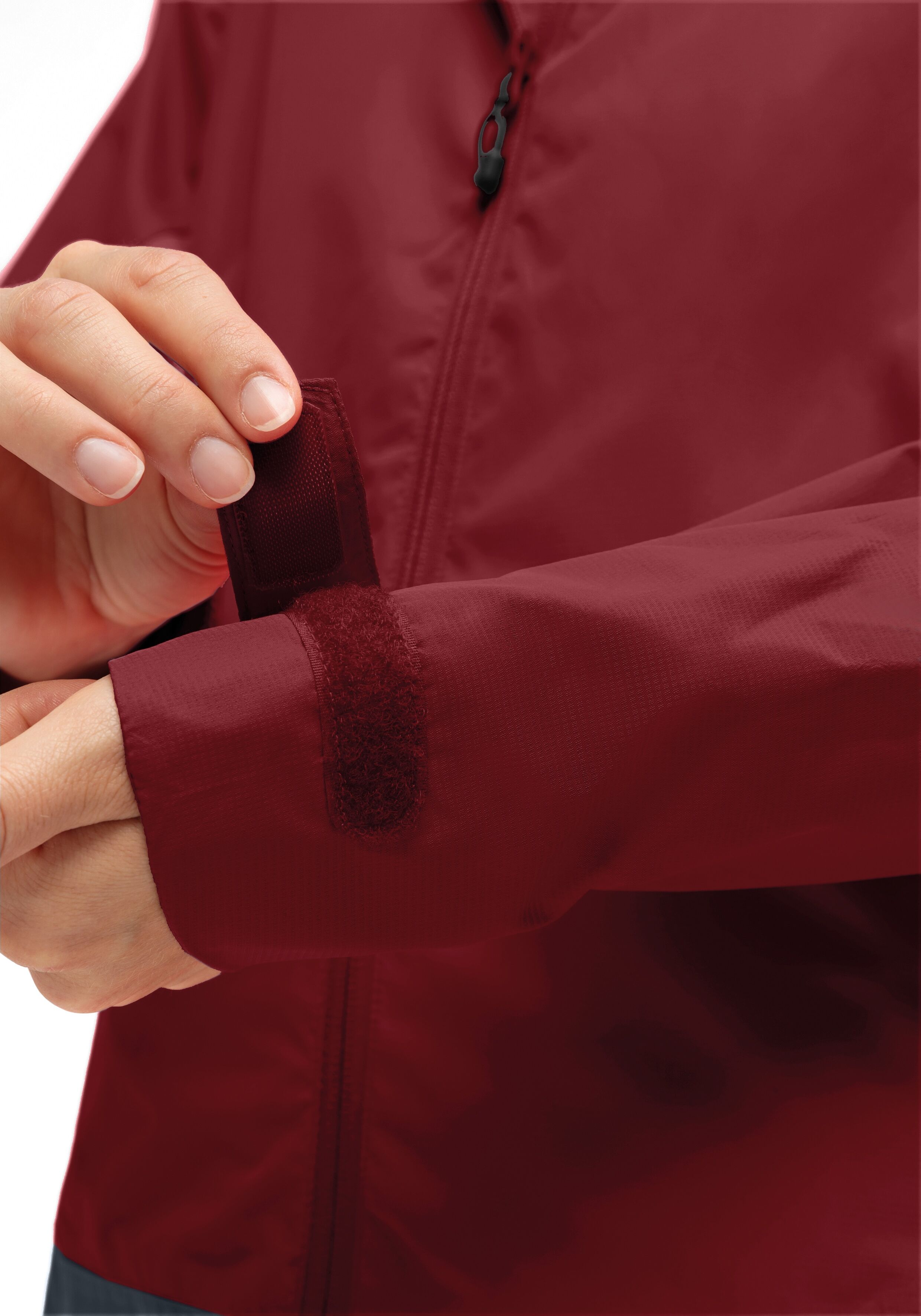 Regenjacke MAIER SPORTS "Brocken W", Damen, Gr. 36, rot (blutrot), 100% Polyester, Jacken Regenjacke, Damen Jacke wasserdicht, moderner Windbreaker, Outdoorjacke, Reg. Fit blutrot 36