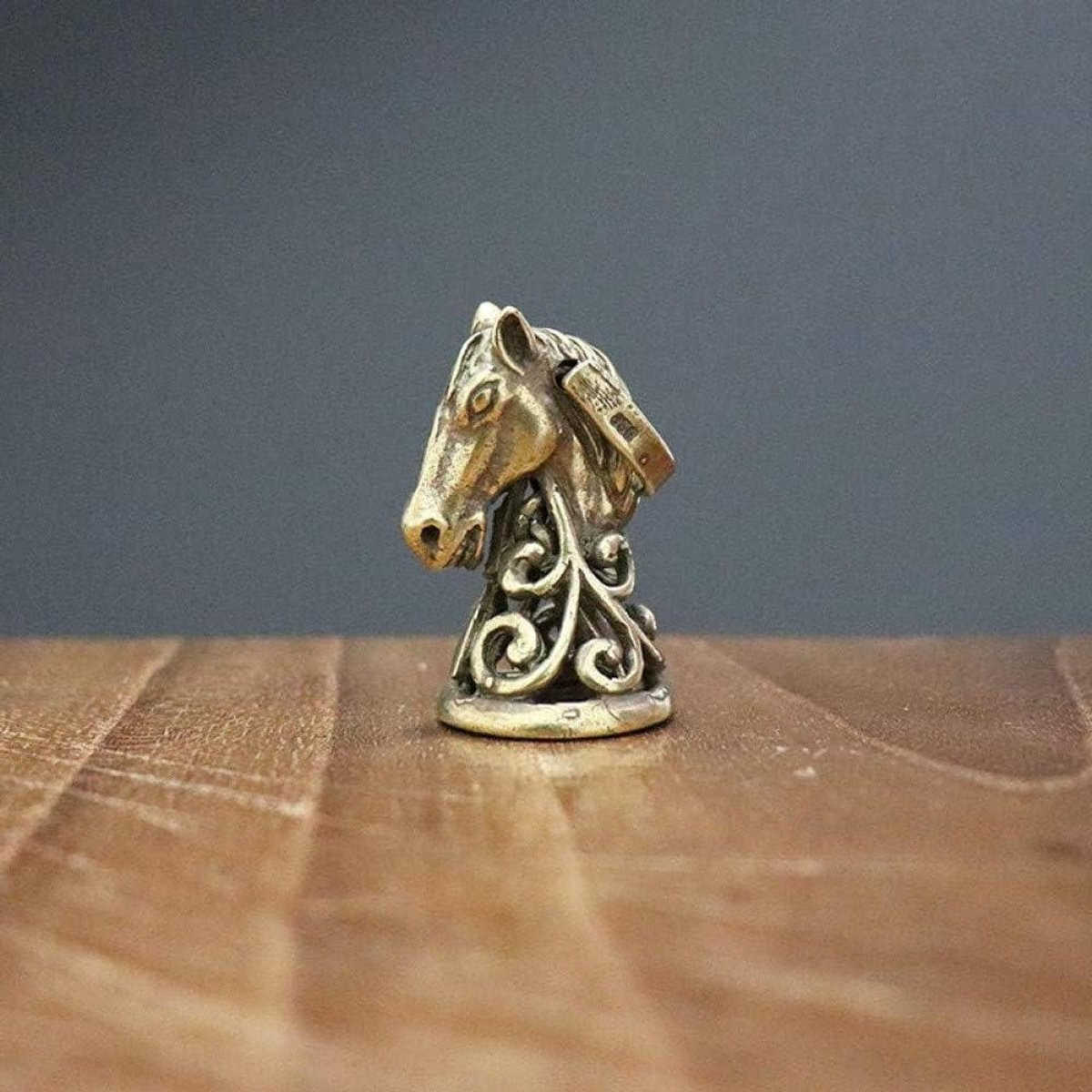 Handgemaakt Messing Beeldje met Koperen Decoratie als Bureau Ornament