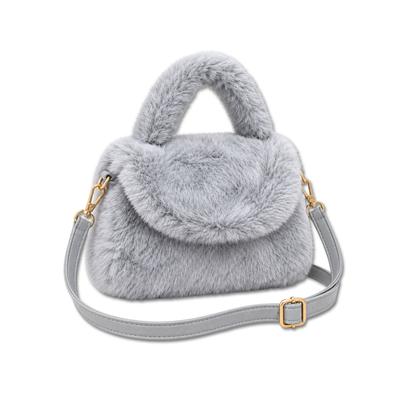 Henkeltasche "Smallfoot", Damen, Gr. B/H/T: 20cm x 14cm x 8cm onesize, grau, Kunstfaser, COLLEZIONE ALESSANDRO, Taschen, aus kuschelweichem Teddy