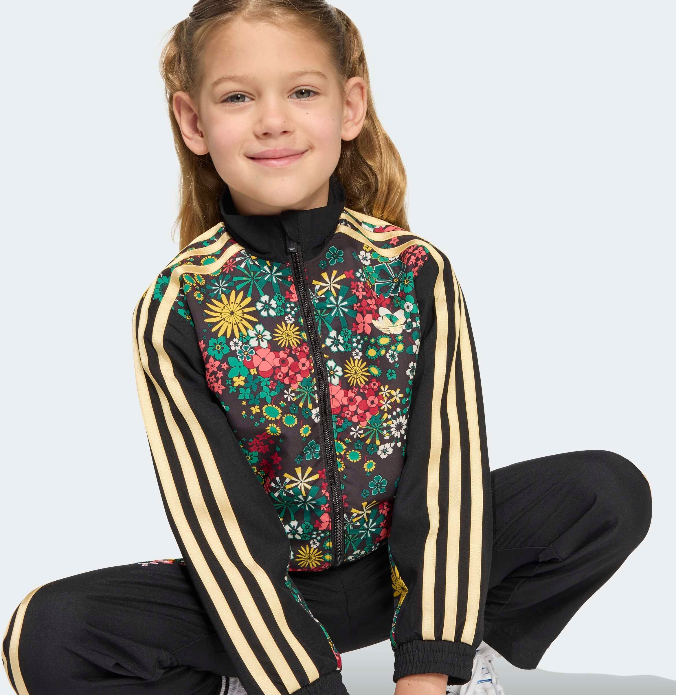 Trainingsanzug ADIDAS ORIGINALS "ADIDAS ORIGINALS X LIBERTY LONDON GEWEBTER", Mädchen, Gr. 122, schwarz, Obermaterial: 100% Polyester, Sportanzüge Trainingsanzug, adidas Originals x Liberty London Collaboration schwarz 122