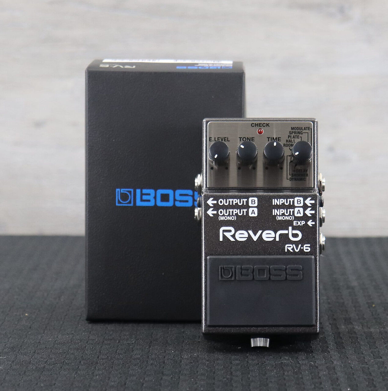 Boss RV-6 REVERB DIGITAL 8-Tipos Reverb 32-bits 44.1kHz