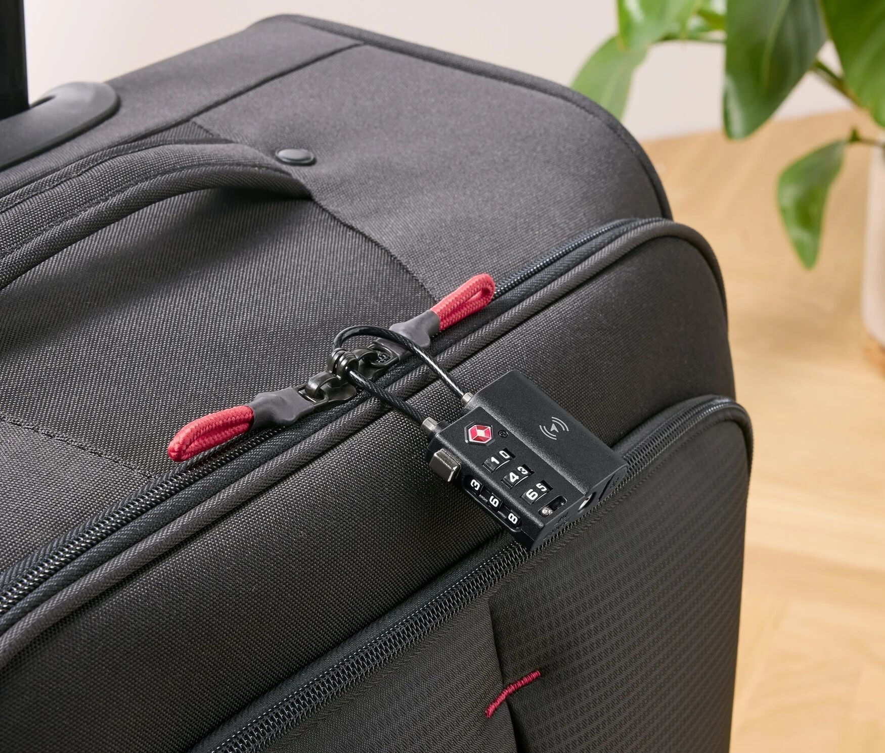 Tchibo - Smart-TSA-Schloss mit Tracker - schwarz