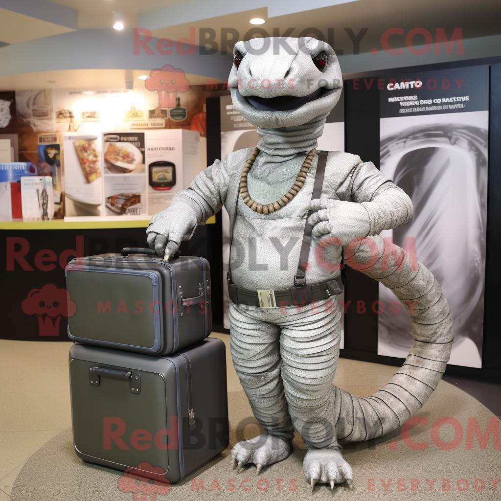 Maskottchenfigur REDBROKOLY einer silbernen Titanoboa mit Bluse und Aktentasche