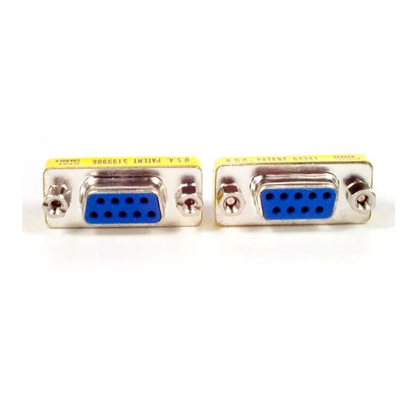 StarTech.com Slimline DB9 seriële adapter - Man naar Vrouw - DB9 naar DB9
