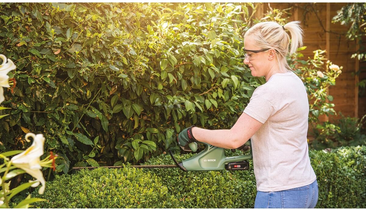 Akku-Strauchschere BOSCH "Bosch Akku-Heckenschere EasyHedgeCu", bunt, Gartenscheren-Maschinen, Akku-Strauchschere, Mit Akku/Ladegerät bunt Einheitsgröße