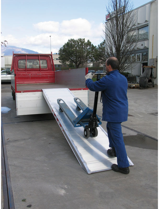 Metalmec Auffahrsteg mit Führung, 3600 x 1000 mm, 1000 kg