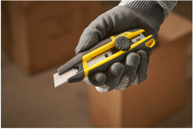 Cutter Stanley 18mm avec molette de blocage (STHT10500-0)