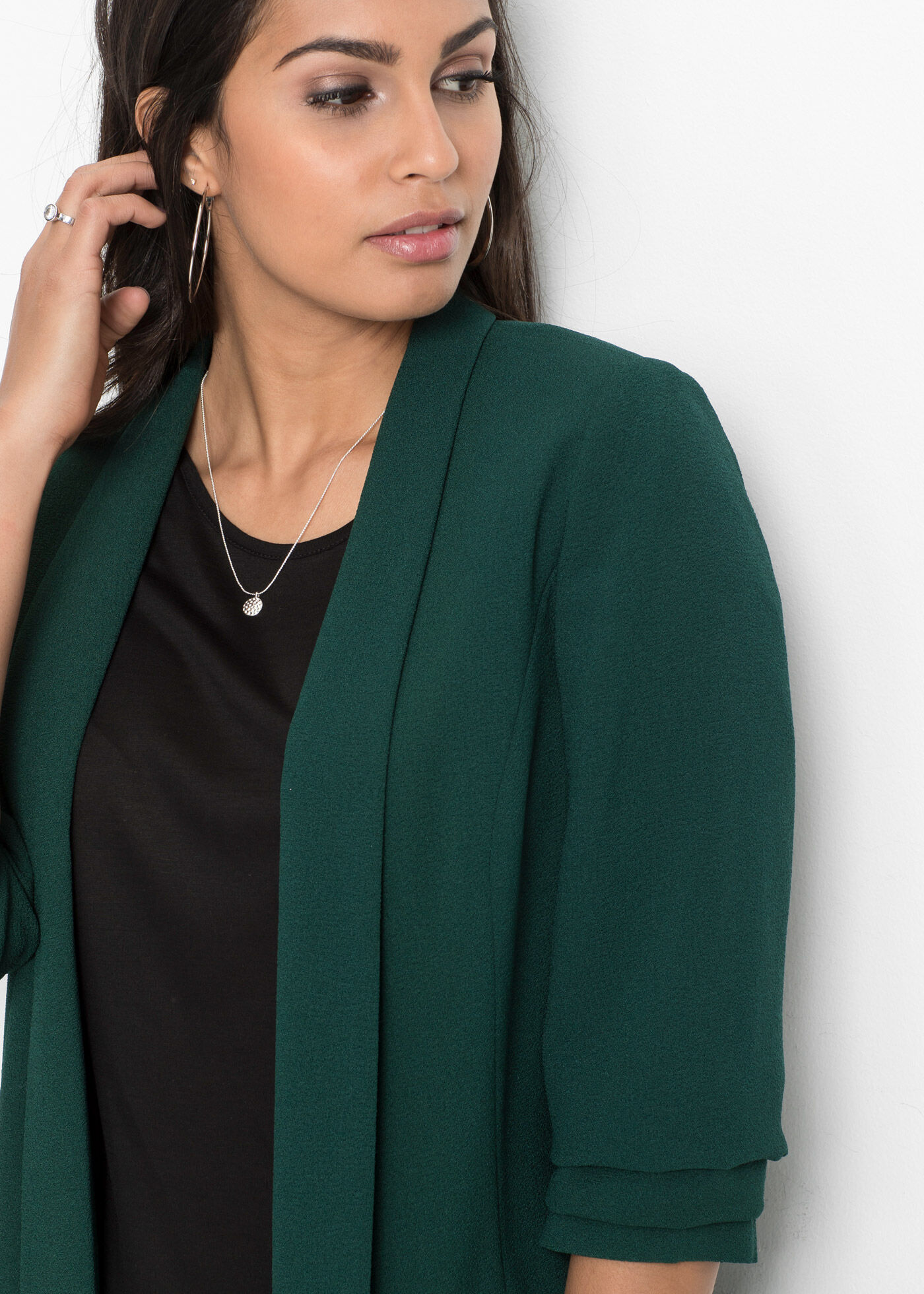 Longblazer BONPRIX, Damen, Gr. 44, grün (tiefgrün), Obermaterial: 96% Polyester, 4% Elasthan. Futter: 100% Polyester, festlich, tailliert Po-bedeckend, Blazer Longblazer, festlicher Stil, taillierte Passform, aus Polyester und Elasthan