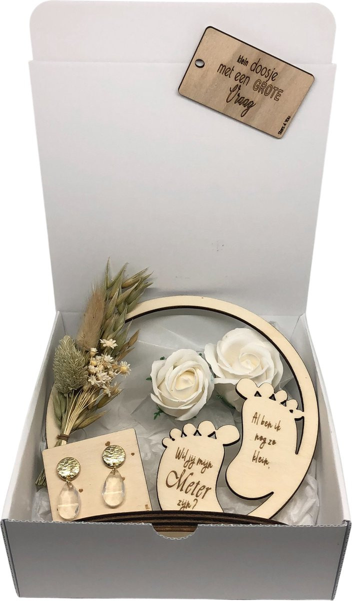Geschenkbox Wil jij mijn METER zijn? - Beige - Flowerhoop met droogbloemen en oorbellen
