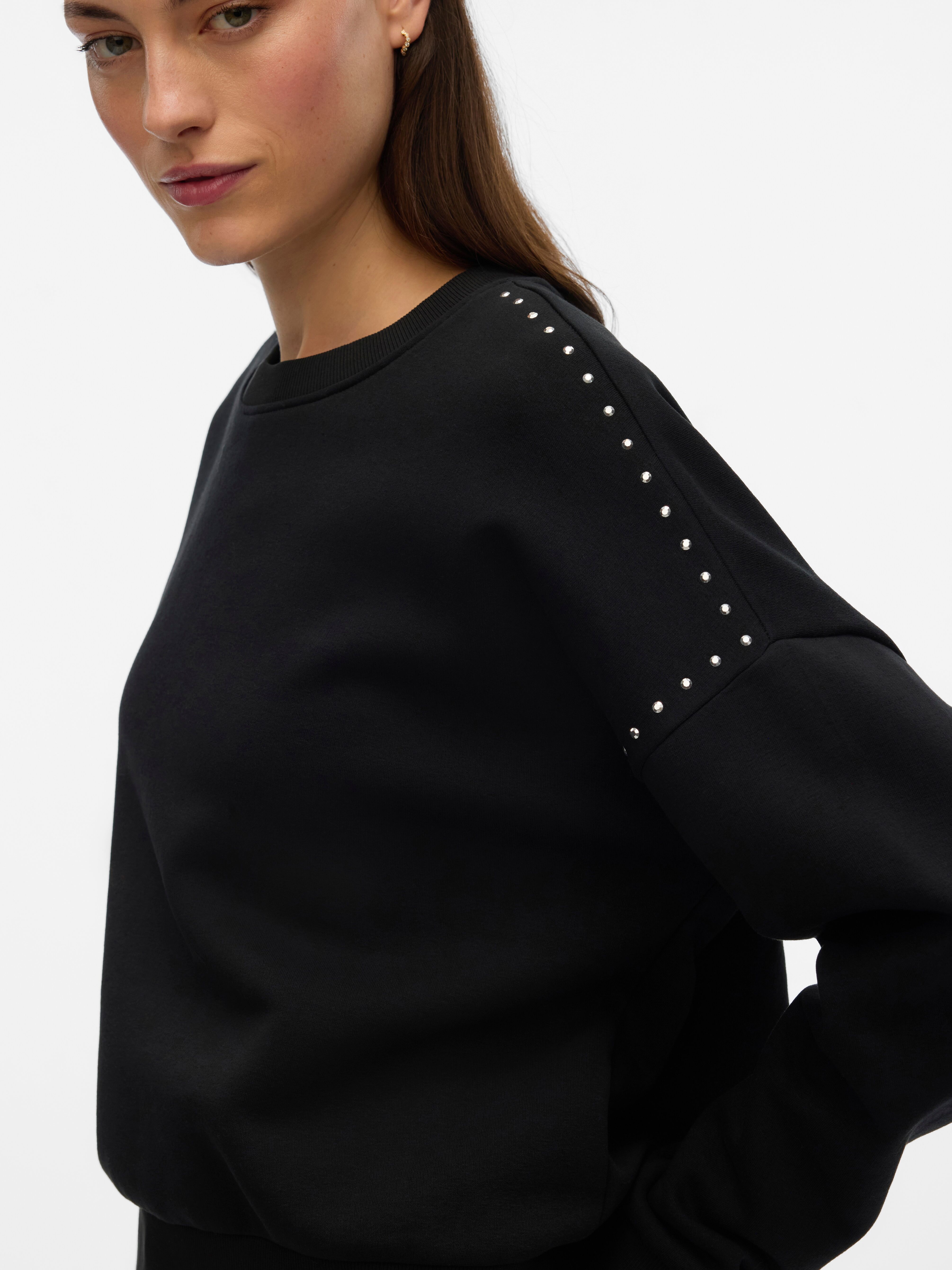 Langarmshirt VERO MODA "VMLOTTE TRINA LS SWEAT BOX GA BF", Damen, Gr. M, schwarz (schwarz detail:shoulder studs), Jersey, Obermaterial: 52% Baumwolle, 48% Polyester, unifarben, regular fit, Rundhals, Bündchen, Shirts Langarmshirt schwarz detail:shoulder s