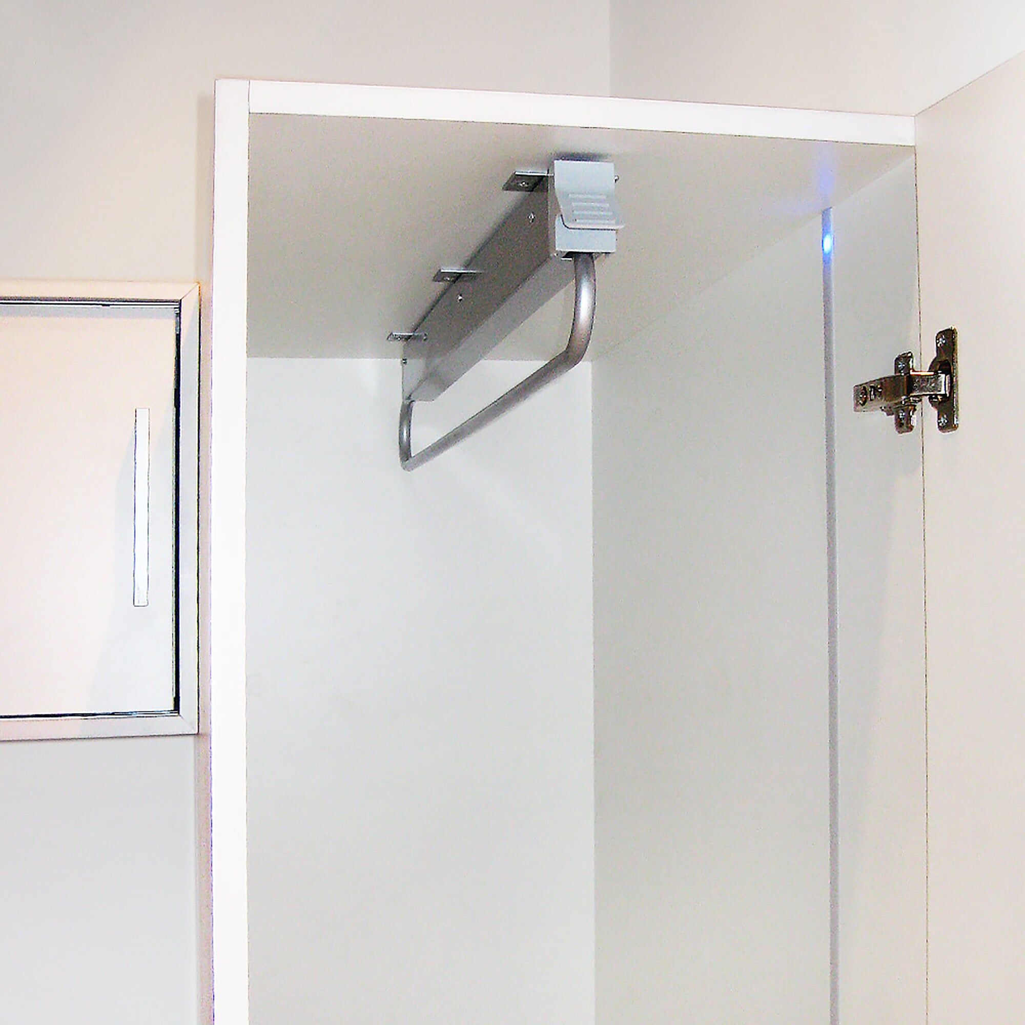 emuca Appendiabiti Estraibile per Armadio 80 cm in Acciaio e Plastica Grigio Metallizzato...