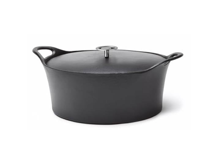 Cuisinox Volcan cocotte ovale 35 cm 6 L fonte émaillée noire\, induction Cocotte ovale 35 cm 6 L fonte émaillée noire\, tous feux dont induction\, sans PFOA ni PTFE\, couvercle à picots