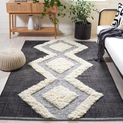 SAFAVIEH Handmade Kenya Eybjorg Southwestern Wool Rug