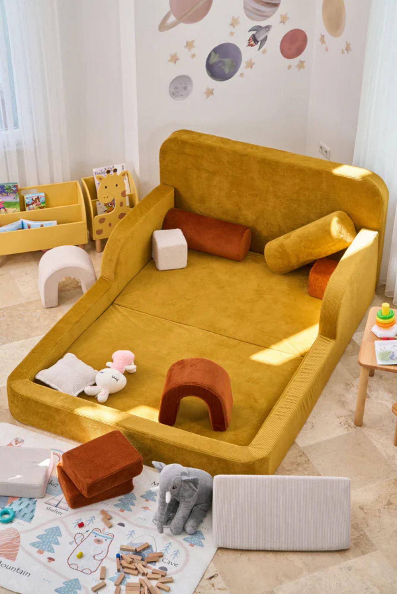 Hanah Home, Hochwertiges Kinderbett aus Rippplüsch, Senfgelb, 115x90x210 cm, 100% sicher