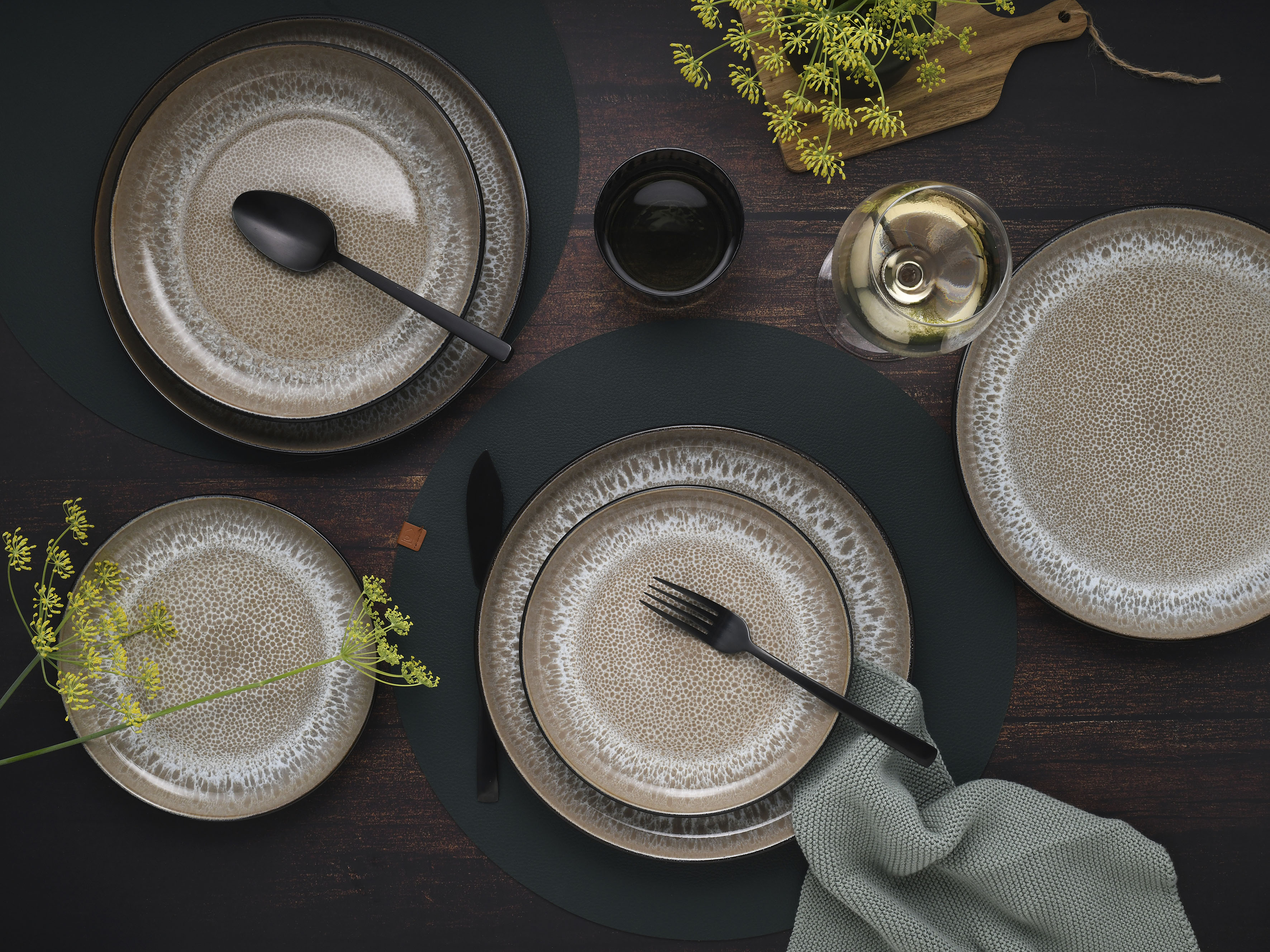Teller-Set OTTO HOME "modernes Teller Set, Service Novalee", beige (schwarz, beige), 18 Stk., Steinzeug, Geschirr-Sets, Teller-Set, hohe Haltbarkeit, spülmaschinen- & mikrowellengeeignet, Reaktivglasur