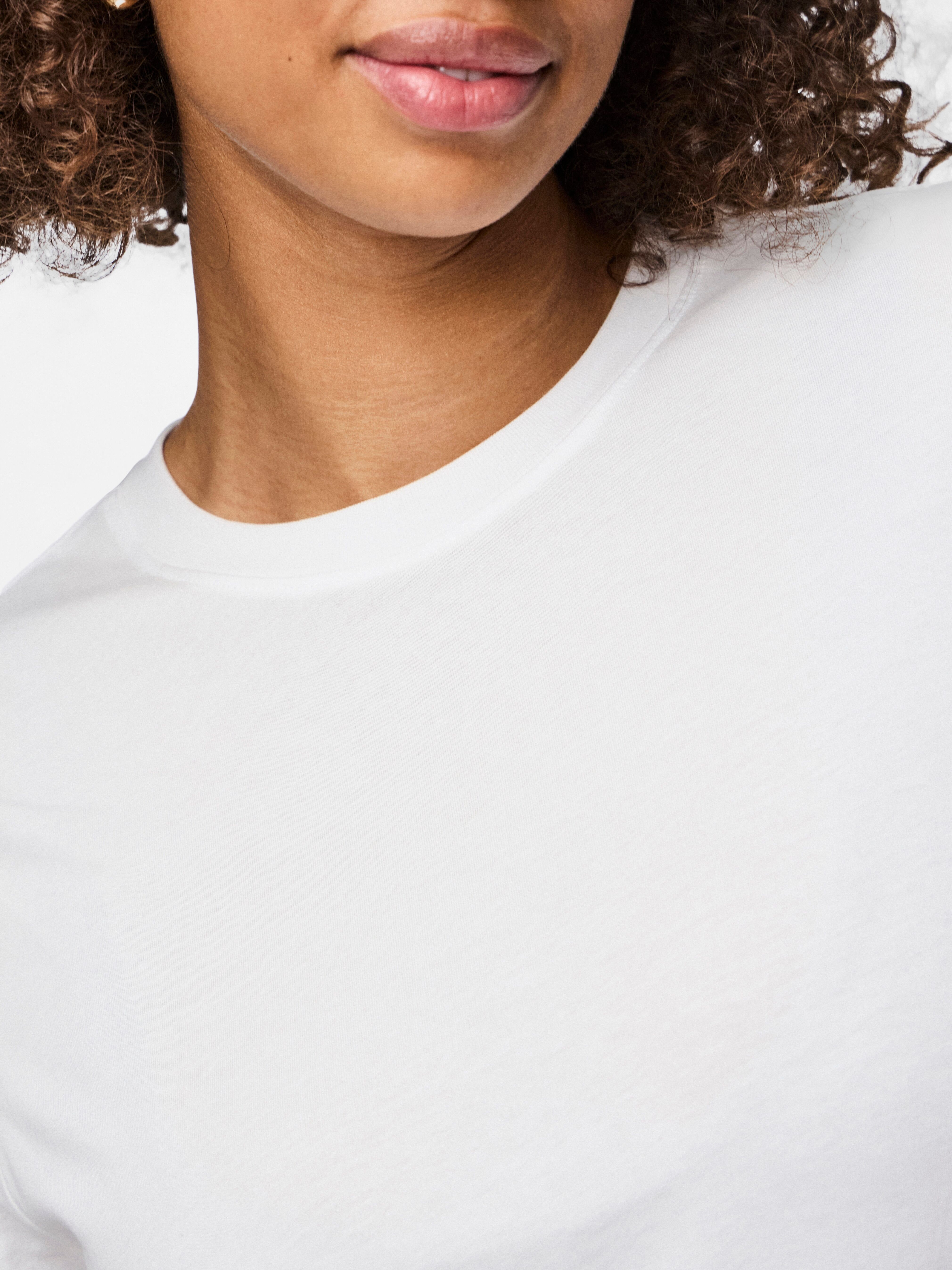 Rundhalsshirt PIECES "PCRIA SS SOLID TEE NOOS BC", Damen, Gr. XL, weiss (hellweiß), Single Jersey, Obermaterial: 100% Baumwolle, unifarben, regular fit normal, Rundhals, Shirts Rundhalsshirt, Baumwolle, regular fit hellweiß XL