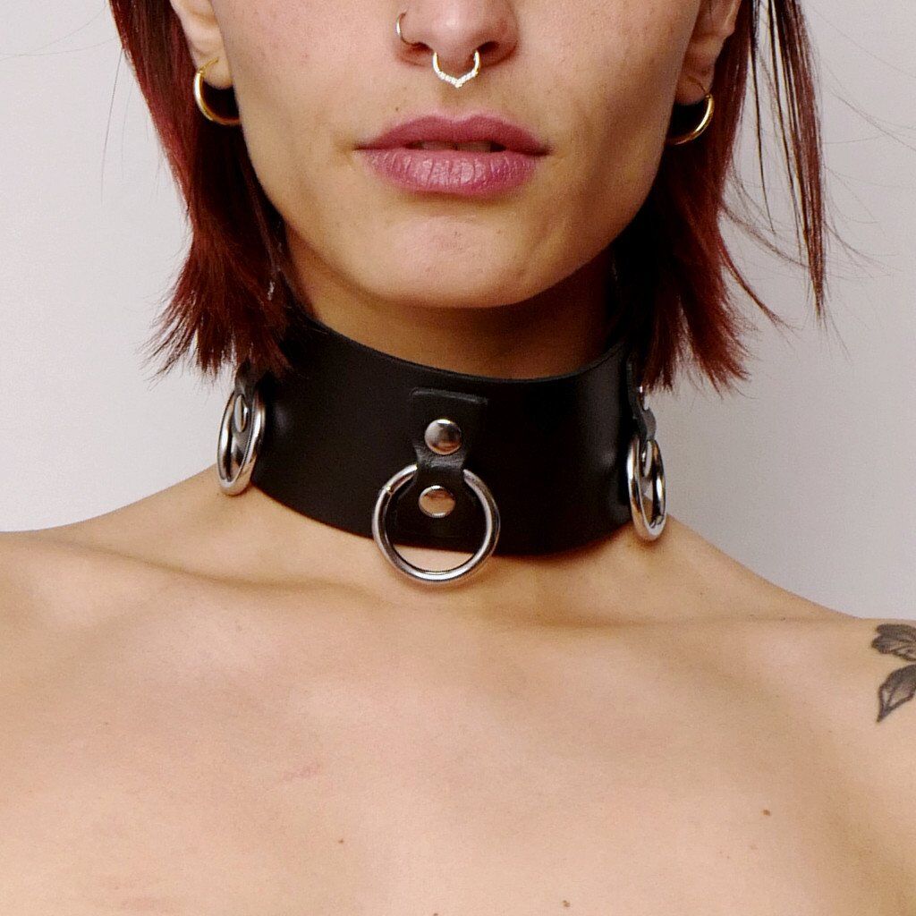 The Sinners Collier en cuir Collection Anneaux Noir