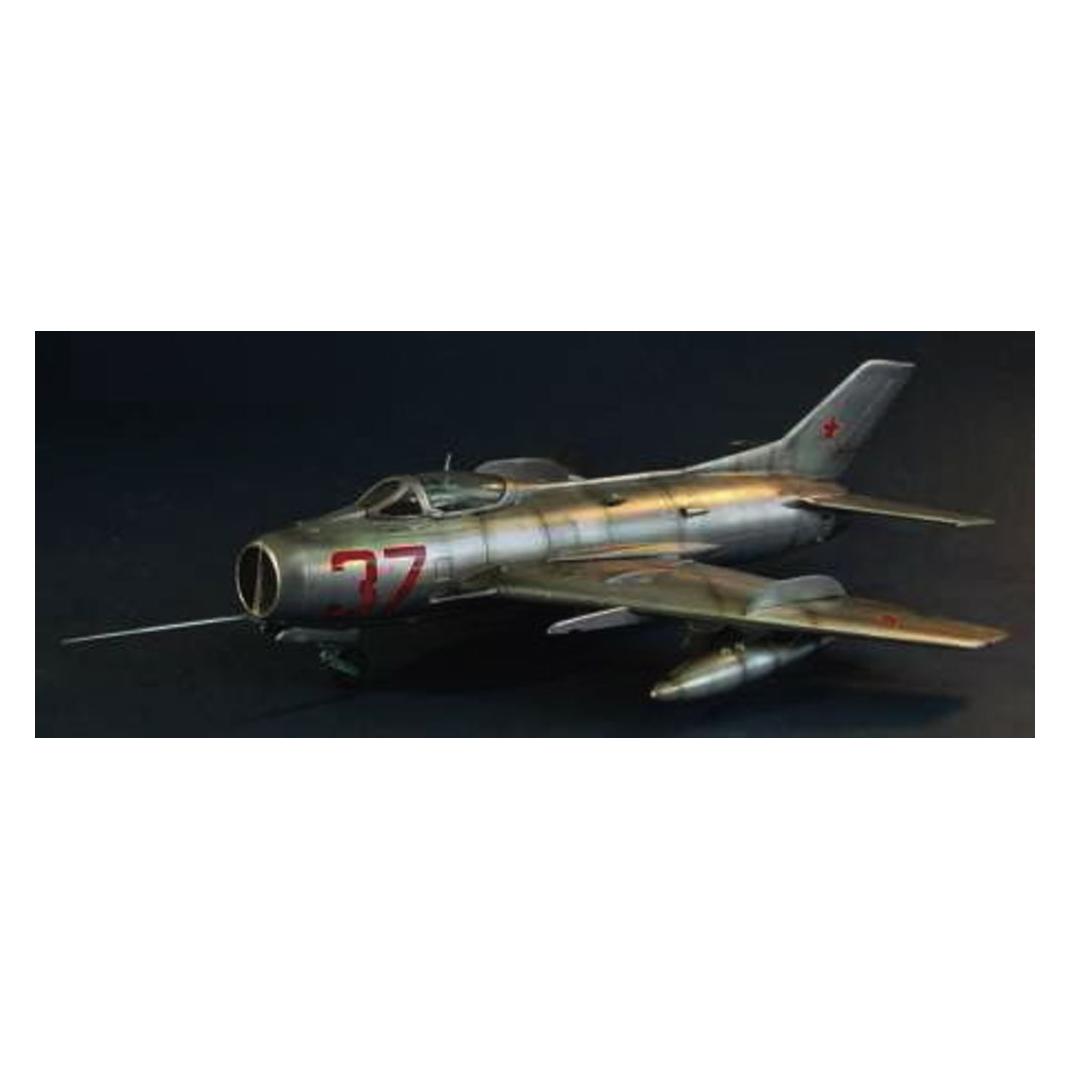 Trumpeter MiG-19 S Farmer C (02803)