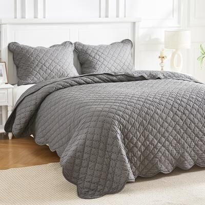 Melange Home Handstitched Cotton Voile Scallop Edge Quilt Set