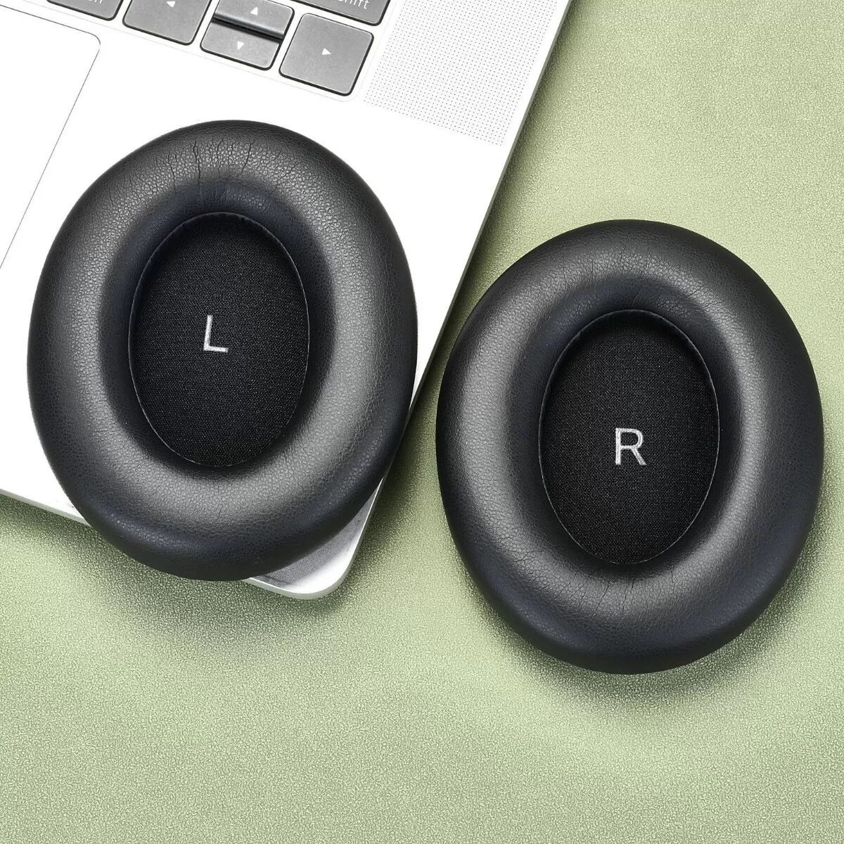 INF 2er-Set Lammleder-Ohrpolster kompatibel mit Sennheiser Momentum 4 — Memory-Schaum Over-Ear Ersatz, Schwarz