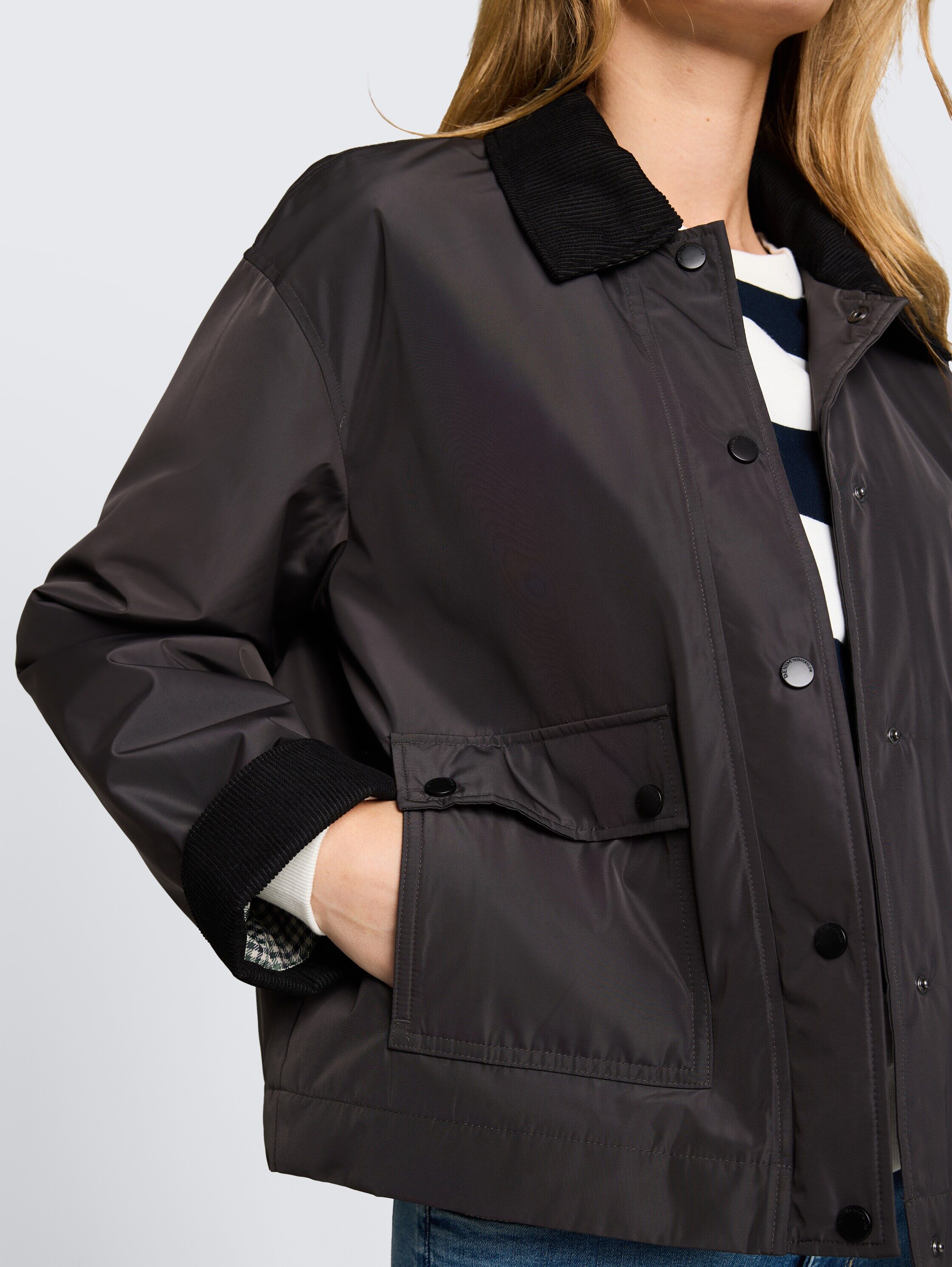 Blouson TOM TAILOR DENIM, Damen, Gr. L, braun (coal mine grau), Web, Obermaterial: 100% Polyester. Futter: 100% Polyester, unifarben, lässig geschnitten hüftbedeckend, Rundhals, Aufschlag, Jacken Blouson, Ärmel mit Aufschlag und Druckknopf-Verschluss coal