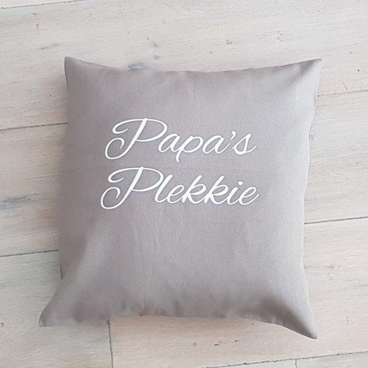 Maison Marcella Kussen met vulling en tekstbedrukte hoes - Papa's Plekkie - Beige - 50 x 50 cm
